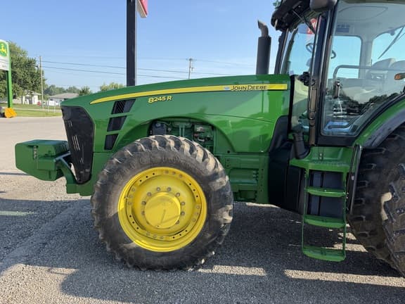 Image of John Deere 8245R equipment image 2