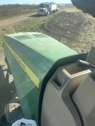 Image of John Deere 8245R equipment image 4