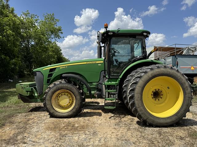 Image of John Deere 8245R equipment image 1