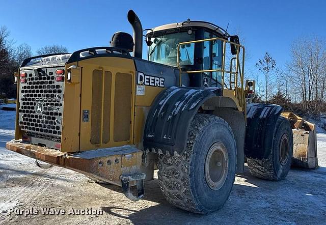 Image of John Deere 824K equipment image 4