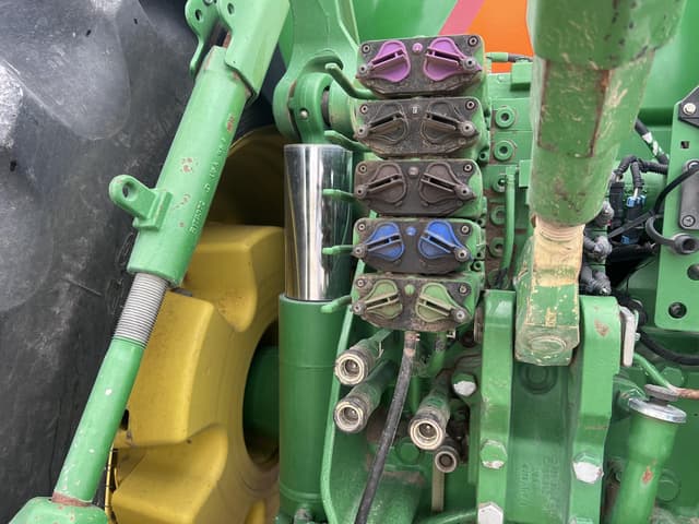 Image of John Deere 8270R equipment image 3