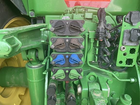 Image of John Deere 8270R equipment image 2