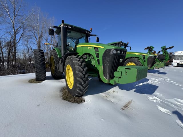 Image of John Deere 8270R equipment image 2