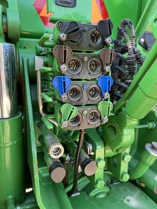Image of John Deere 8270R equipment image 4