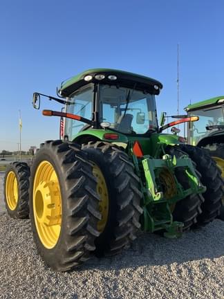 Image of John Deere 8270R equipment image 2