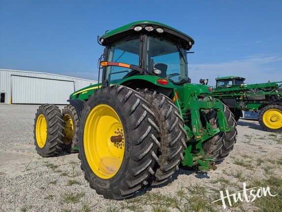 Image of John Deere 8270R equipment image 2