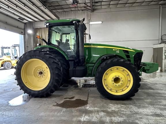 Image of John Deere 8270R equipment image 2