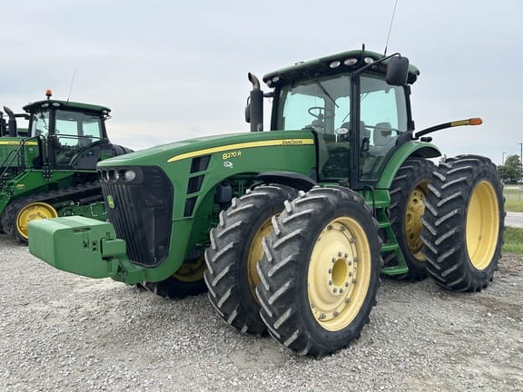 2010 John Deere 8270R Equipment Image0
