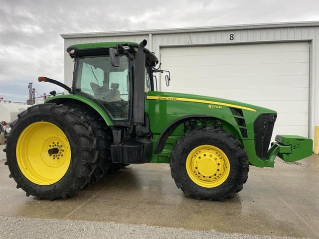 Image of John Deere 8270R equipment image 2