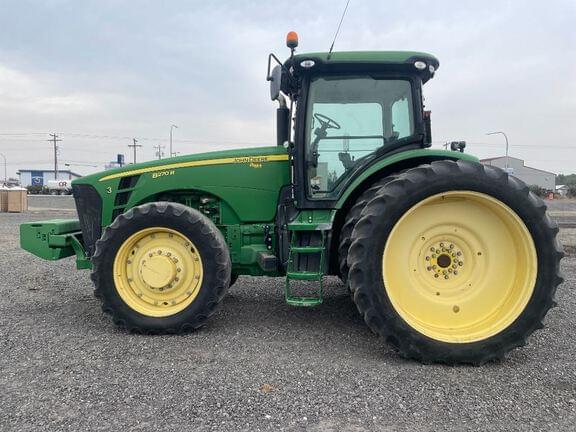 Image of John Deere 8270R equipment image 1