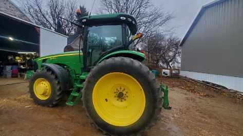 Image of John Deere 8270R equipment image 1