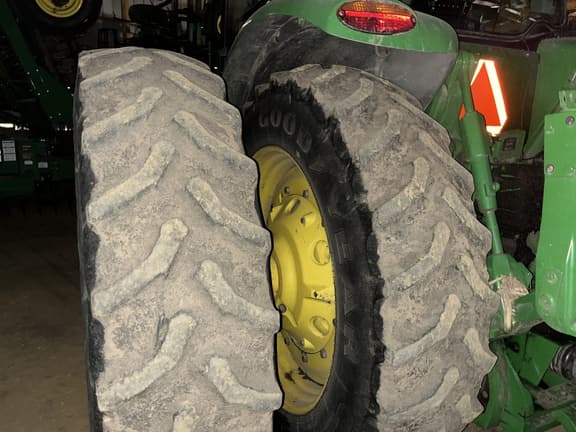 Image of John Deere 8270R equipment image 4