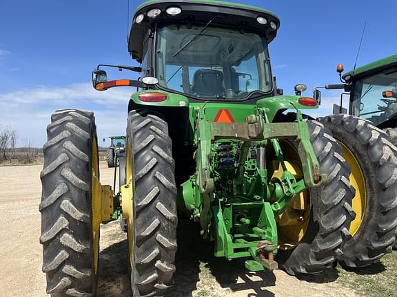 Image of John Deere 8270R equipment image 4