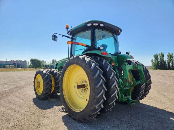 Image of John Deere 8270R equipment image 2