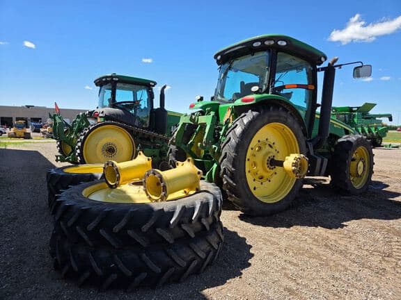 Image of John Deere 8270R equipment image 3