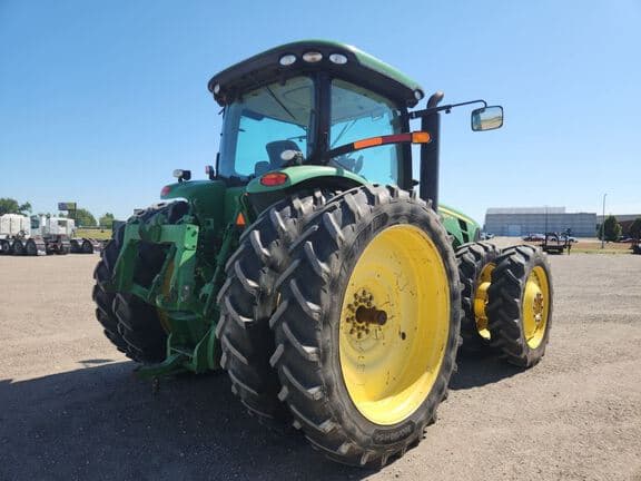 Image of John Deere 8270R equipment image 4