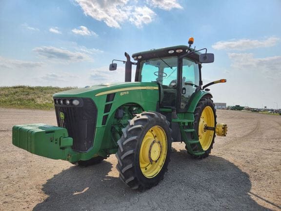 2010 John Deere 8270R Equipment Image0