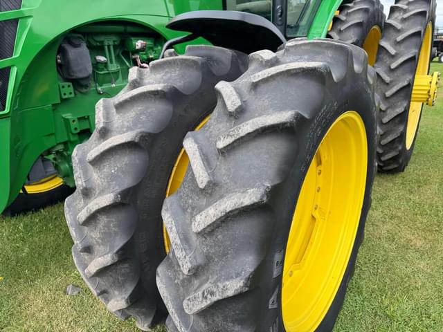 Image of John Deere 8270R equipment image 4