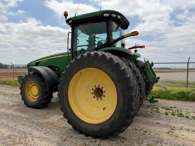 Image of John Deere 8270R equipment image 3