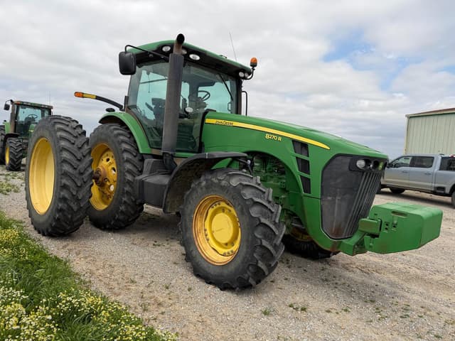 Image of John Deere 8270R equipment image 1