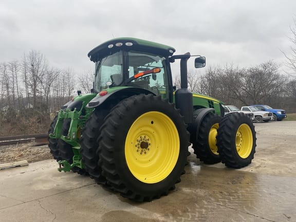 2010 John Deere 8285R Equipment Image0