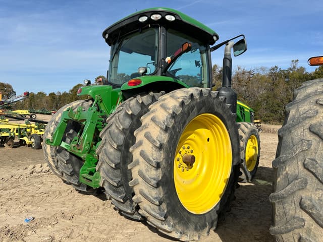 Image of John Deere 8285R equipment image 2