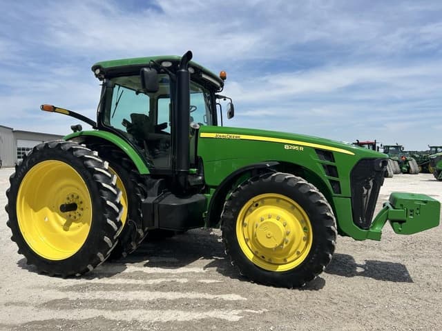 Image of John Deere 8295R equipment image 1
