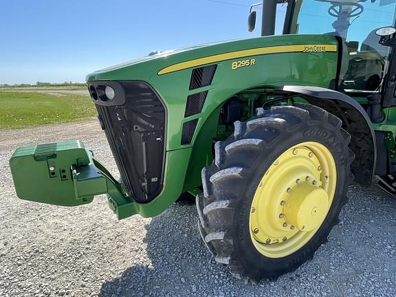 Image of John Deere 8295R equipment image 4