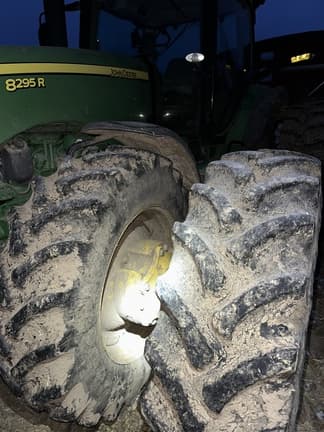 Image of John Deere 8295R equipment image 4