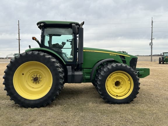 Image of John Deere 8320R equipment image 4