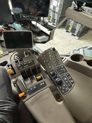 Image of John Deere 8320R equipment image 3