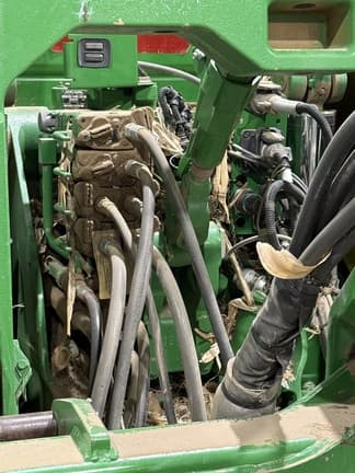 Image of John Deere 8320R equipment image 4