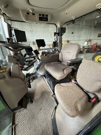 Image of John Deere 8320R equipment image 2