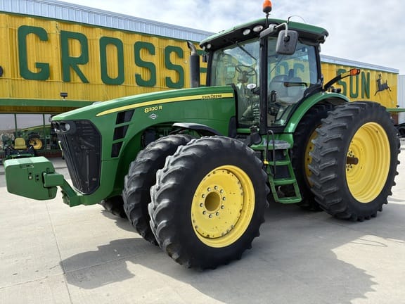2010 John Deere 8320R Equipment Image0