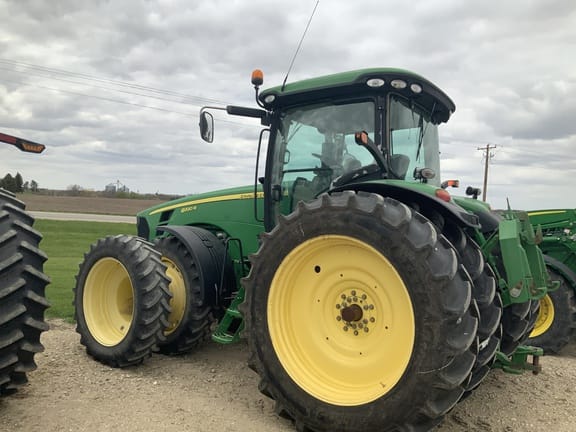 2010 John Deere 8320R Equipment Image0