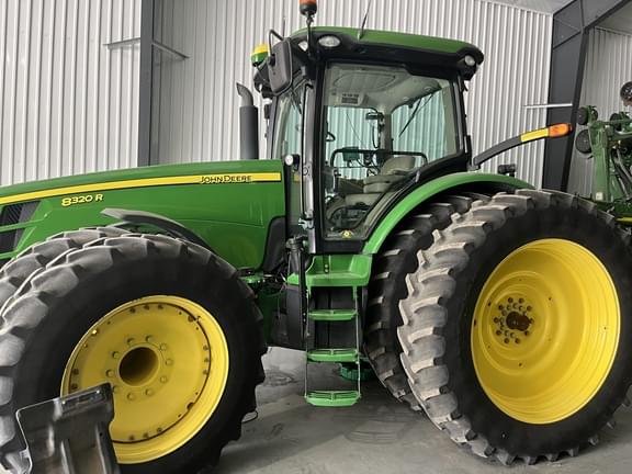 Image of John Deere 8320R equipment image 2