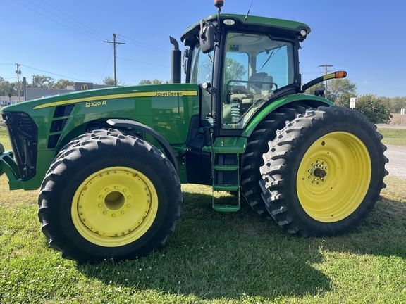 Main image John Deere 8320R