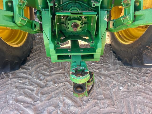 Image of John Deere 8320R equipment image 4