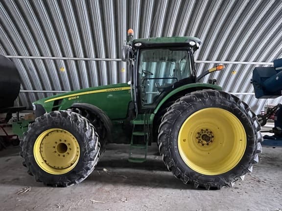 Image of John Deere 8320R equipment image 4