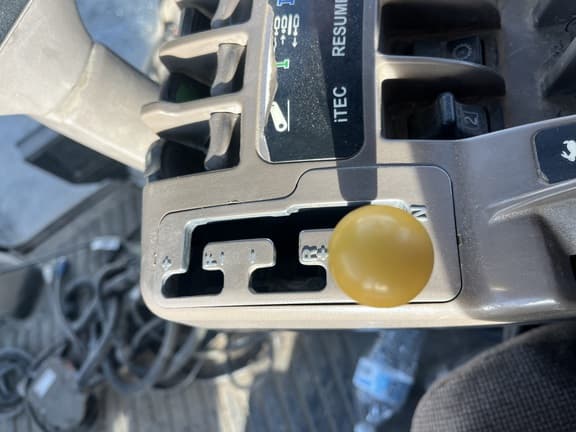 Image of John Deere 8320R equipment image 3