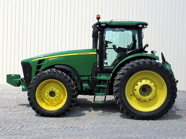 Image of John Deere 8320R equipment image 2