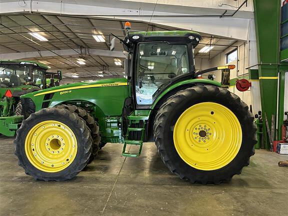 Image of John Deere 8320R equipment image 4