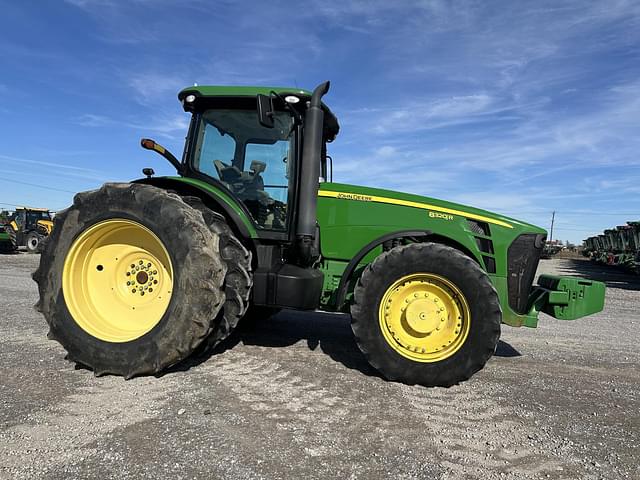 Image of John Deere 8320R equipment image 3