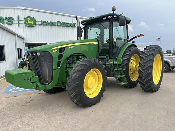 Image of John Deere 8320R equipment image 1