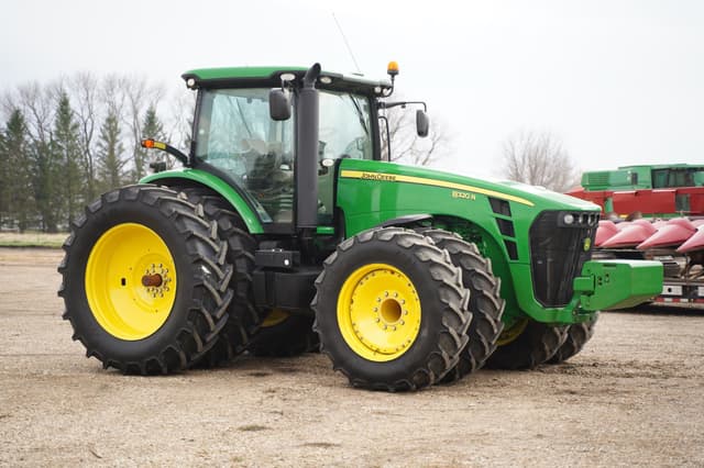 Image of John Deere 8320R equipment image 2