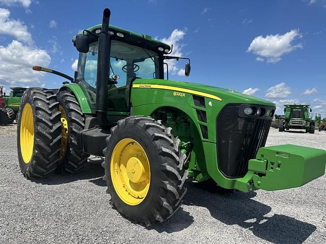 Image of John Deere 8320R equipment image 1