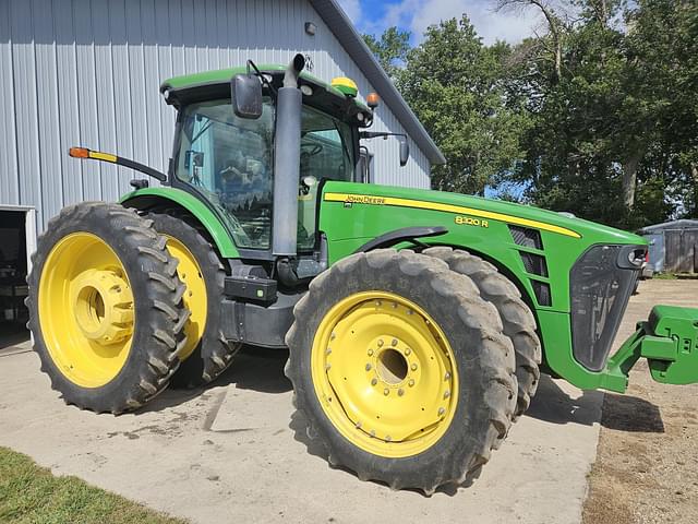 Image of John Deere 8320R equipment image 3