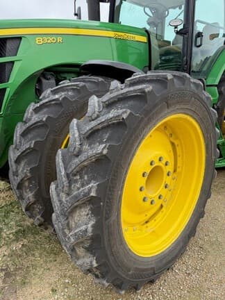 Image of John Deere 8320R equipment image 4