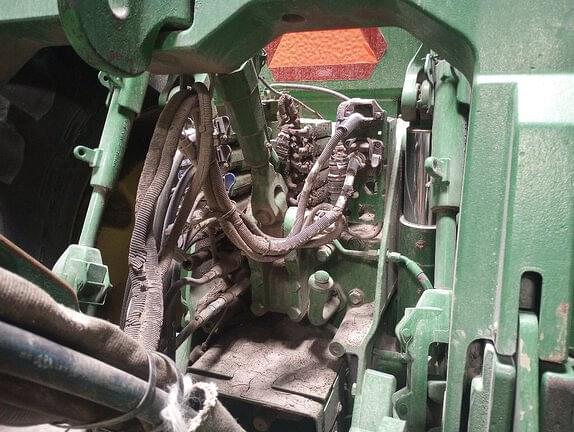 Image of John Deere 8320R equipment image 4