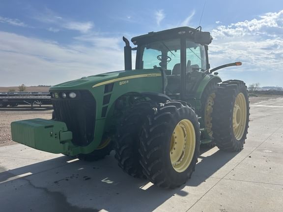 2010 John Deere 8320R Equipment Image0